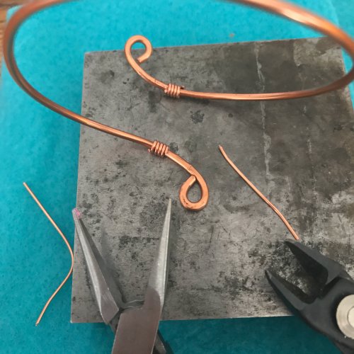 Margot Potter's Copper Twist Bracelet - , Contemporary Wire Jewelry, Coiling, Coiling Wire, Wire Coiling, Texturing, trim the wire